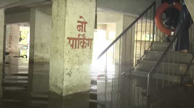 पुणेकरांनो सावधान! पावसाचं रौद्र रूप, ठिकठिकाणी कंबरेइतकं पाणी, घरातून बाहेर पडताना एकदा विचार करा