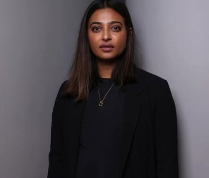 राधिका आपटेने नुकतेच नेहा धुपियाच्या फ्रीडम टू फीड या लाईव्ह सेशनमध्ये हा प्रसंग सांगितला आहे. 'मी एका निर्मात्यासोबत काम करत होते. माझ्या गर्भधारणेमुळे तो निर्माता खुश नव्हता. माझे वजन वाढत होते. असे असूनही त्याने मला त्याच्या प्रोजेक्टसाठी गच्च कपडे परिधान करायला लावले,' अशी धक्कादायक आठवण राधिकाने सांगितली.