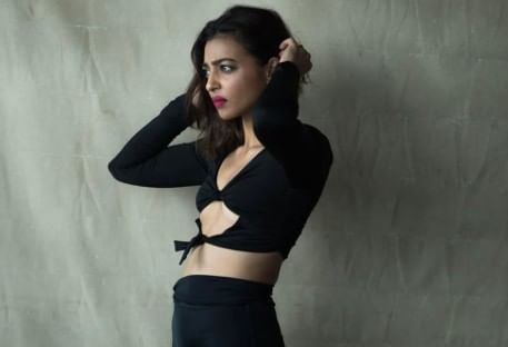 पुढे बोलताना तरीदेखील मी ते सर्वकाही सहन करत होते. मात्र मला अस्वस्थ वाटत असल्याने मला डॉक्टरांकडे जायचे होते. पण त्या निर्मात्याने मला डॉक्टरांकडेही जाऊ दिले नाही, असेही राधिका आपटेने सांगितले आहे. 