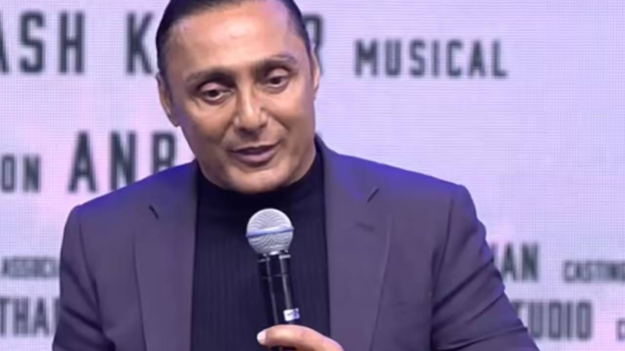 राहुल बोस - नामवंत अभिनेता राहुल बोसहा देखील अजूनही अविवाहित आहे. 57 वर्षीय राहुल लग्नापासून दूर राहू इच्छितो. तो जीवनसाथीशिवाय मुक्तपणे आपले आयुष्य जगतोय.