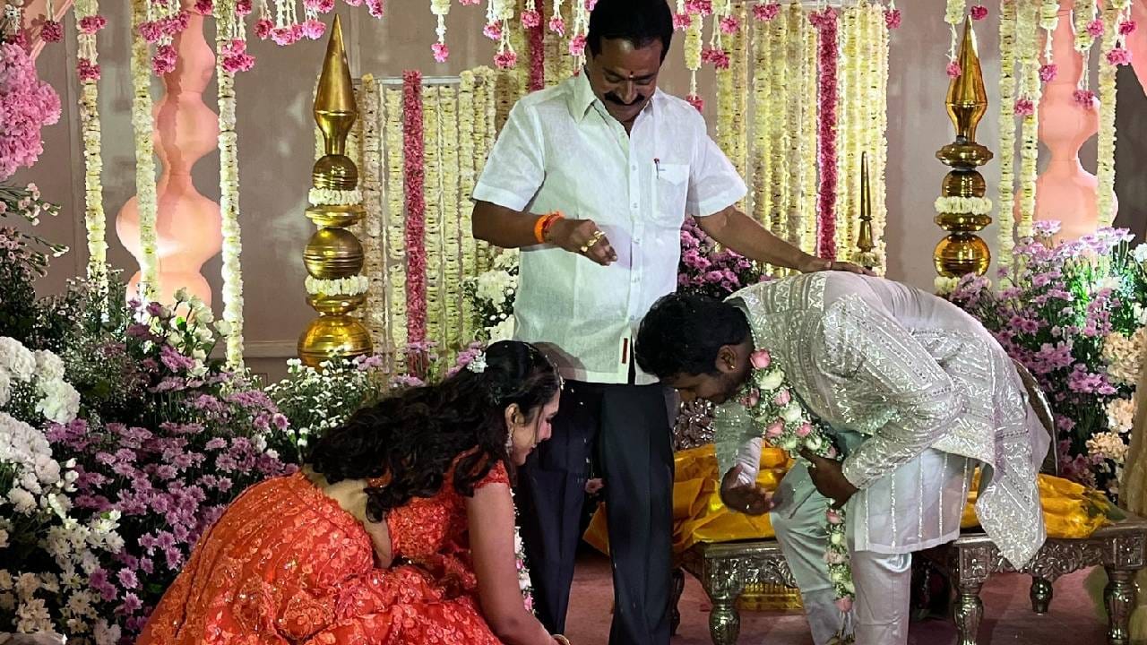 'झूम' वाहिनीने दिलेल्या वृत्तानुसार, राहुलची होणारी पत्नी हरिणी ही चित्रपटसृष्टीशी संबंधित नाही. ती एका राजकीय कुटुंबातील आहे. 17 ऑगस्ट रोजी हैदराबादमधील आयटीसी कोहिनूर या पंचतारांकित हॉटेलमध्ये दोघांचा  साखरपुडा पार पडला. 
