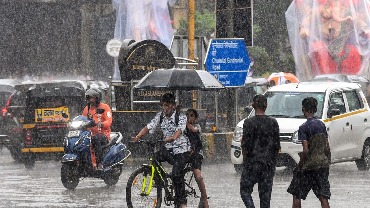 ही पद्धत नक्षत्रे आणि त्यांच्या वाहनांवर आधारित आहे. यावरुन यंदा कोणत्या दिवसात किती पाऊस पडेल आणि तो कशा स्वरुपाचा असेल याचा अंदाज बांधला जातो. अनेकदा ही पद्धत अचूक ठरते.
