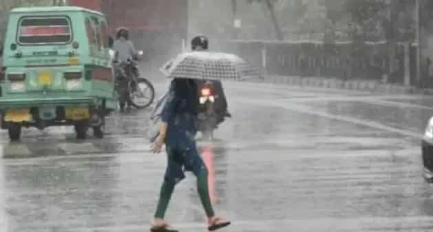 नांदेडसारख्या जिल्ह्यात काही दिवसांपूर्वी पावसाने कहर केला. या जिल्ह्यात काही ठिकाणी महापूर आला. अनेक घरे पाण्याखाली गेली. संपूर्ण ऑगस्ट महिन्यात महाराष्ट्रात पावसाने जोरदार हजेरी लावली.