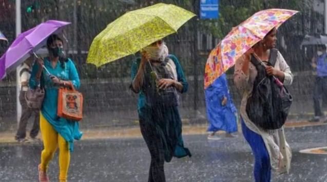 समोर आलेल्या ताज्या हवामान अंदाजानुसार सप्टेंबर 2025 मध्ये देशाच्या बहुतेक भागात सामान्य ते सामान्यपेक्षा जास्त पाऊस पडण्याची शक्यता आहे. त्यामुळे काही राज्यांची चिंता वाढणार आहे. तर काही राज्यांसाठी चिंताजनक स्थिती नसली तरी काळजी घ्यावी लागणार आहे.