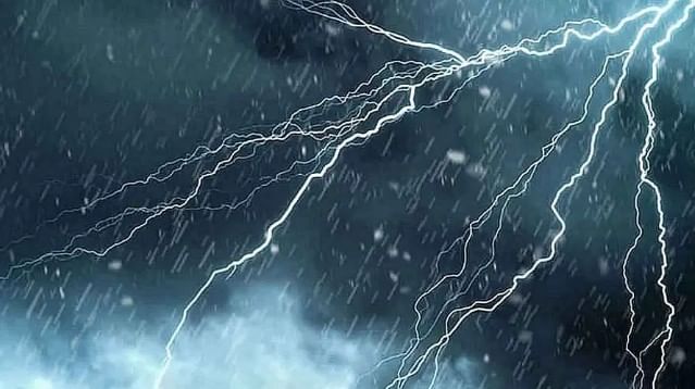  महाराष्ट्रातील पावसाबद्दलही हवामान विभागाने सांगितले आहे. या अंदाजानुसार राज्यातील पाऊस समाधानकारक असण्याची शक्यता दिसत आहे. मिळालेल्या माहितीनुसार सप्टेंबर 2025 मध्ये संपूर्ण देशभरात मासिक सरासरी पाऊस 109 टक्के असण्याची शक्यता आहे.