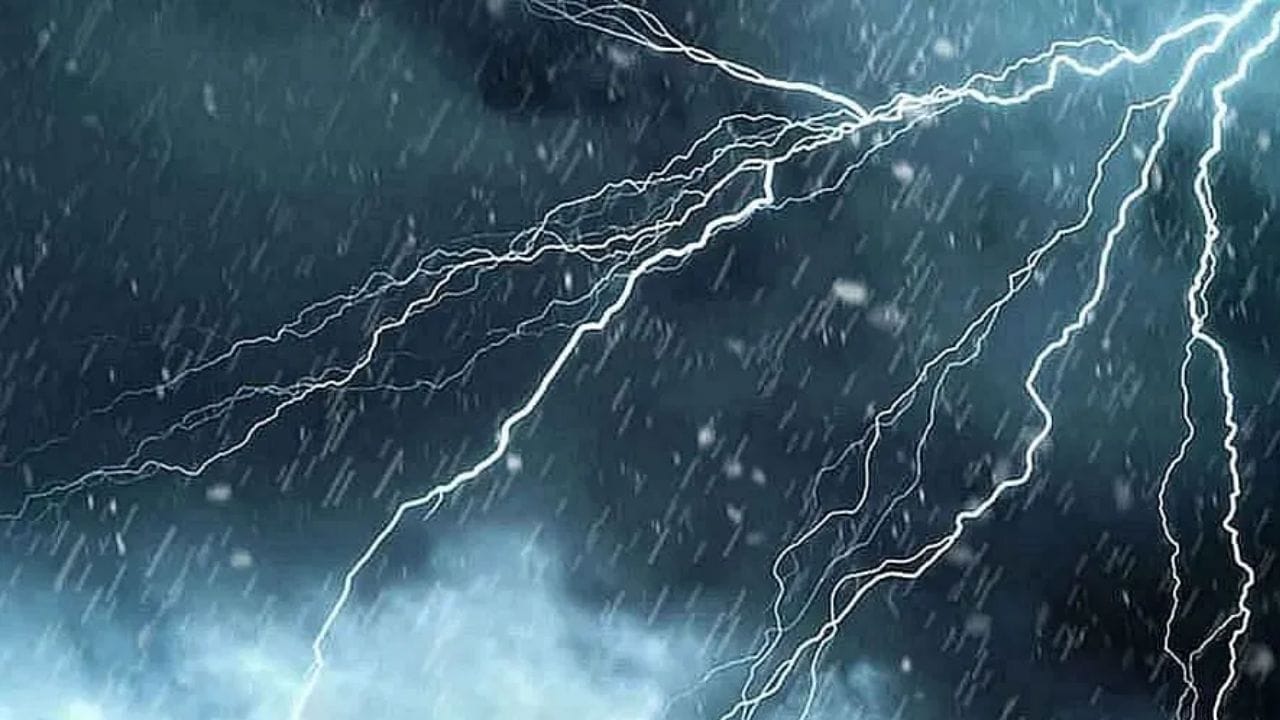 IMD Weather Update : महाराष्ट्रावर आता नवं संकट, या जिल्ह्यांना हाय अलर्ट, आयएमडीचा हादरवणारा अंदाज IMD Weather Update : महाराष्ट्रावर आता नवं संकट, या जिल्ह्यांना हाय अलर्ट, आयएमडीचा हादरवणारा अंदाज