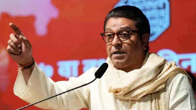 मतचोरीवरून राज ठाकरेंनी पाहिला बॉम्ब फोडला, भाऊ उद्धव ठाकरेंची बाजू घेतली, नव्या विधानाने वादळ उठणार?
