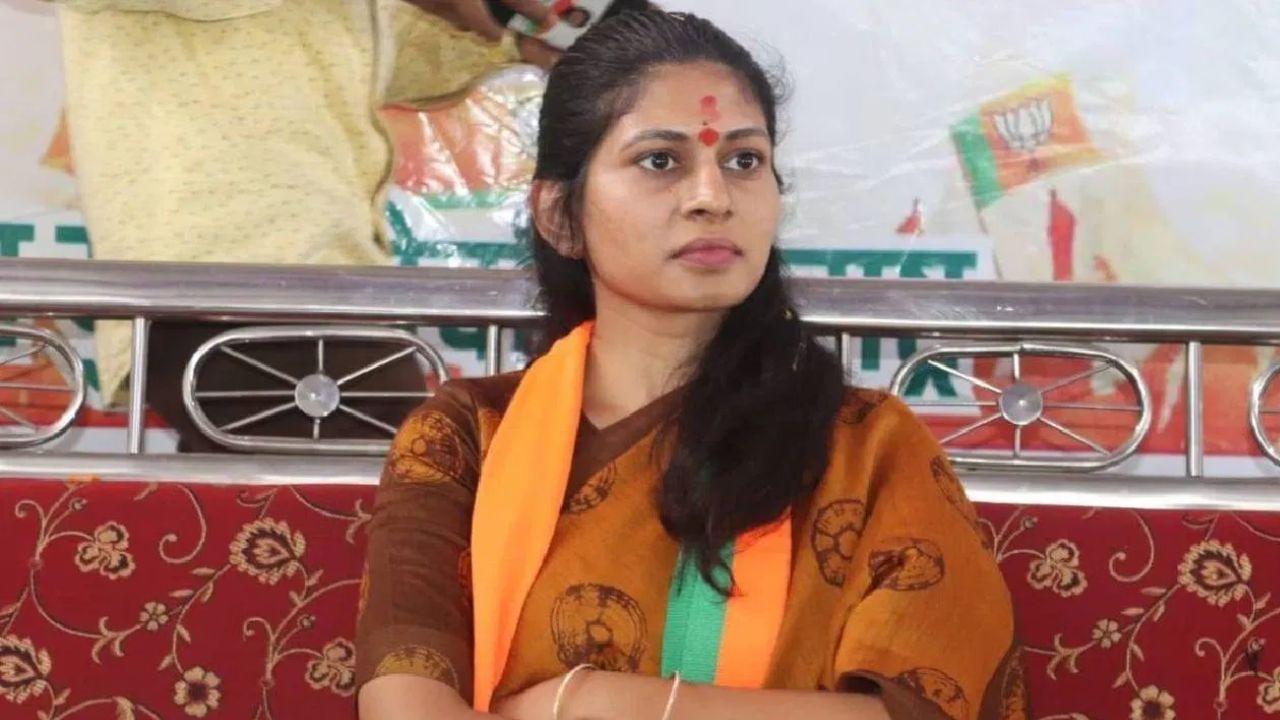 मोठी बातमी! खडसे कुटुंबावर आरोप, नाथाभाऊंसाठी आता सून मैदानात, रक्षा खडसेंनी केलं मोठं वक्तव्य