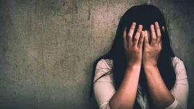 आधी अंगात भूत असल्याची भीती दाखवली, नंतर लॉजवर नेलं अन्..., आधी अंगात भूत असल्याची भीती दाखवली, नंतर लॉजवर नेलं अन्...,