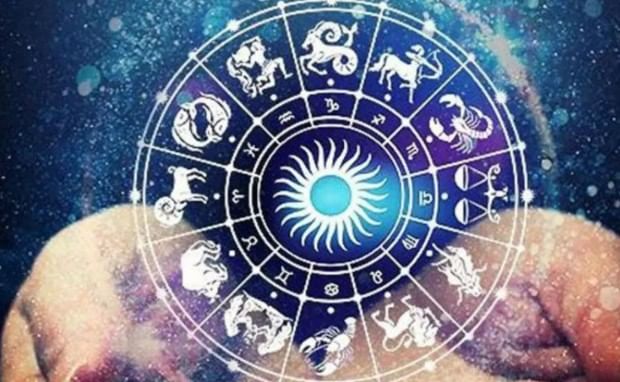 श्रावण पौर्णिमेला मिथून राशीच्या लोकांनी मोठे निर्णय घेणे टाळावेत. जीवनात अचानकपणे मोठा बदल होऊ शकतो. कामाच्या ठिकाणी वरिष्ठांशी वाद घालणे टाळावे. धन, संपत्तीविषयीचे निर्णय उशिराने घ्यावेत. 