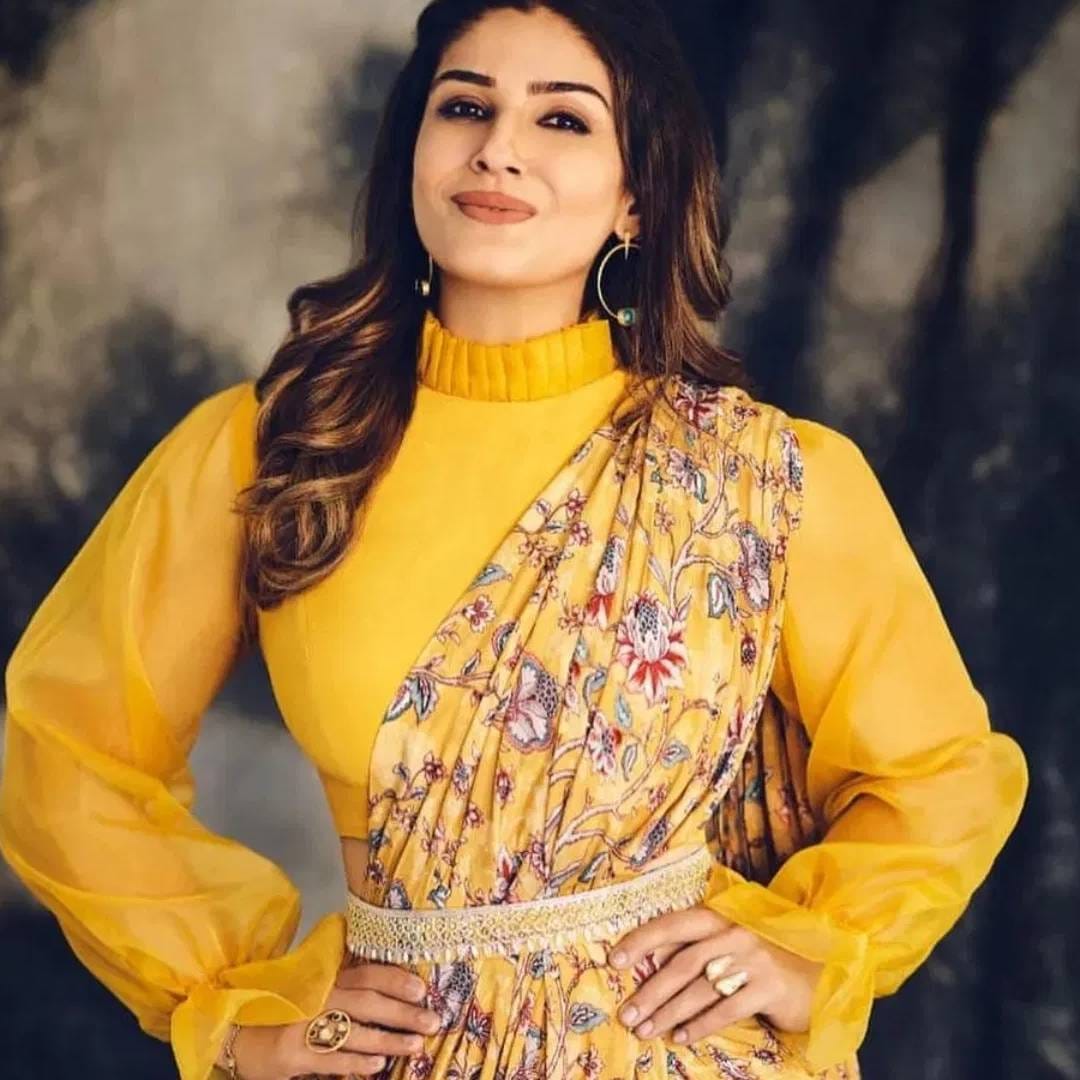 रवीना टंडन बॉलिवूडमधली यशस्वी अभिनेत्री आहे. तीन दशकाच्या दीर्घ करिअरमध्ये तिने अनेक चित्रपटात काम केलय. तीनवेळा फिल्मफेयर अवॉर्ड जिंकलाय. यात दोन अवॉर्ड चित्रपटासाठी मिळालेत. एक अवॉर्ड ओटीटीसाठी मिळालाय. 