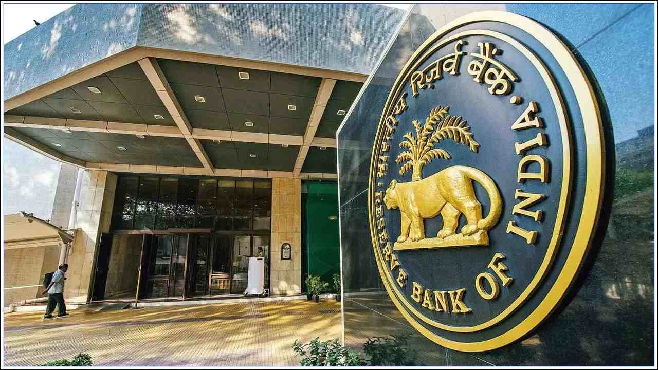 1, 2, 10 की 100... RBI ने सर्वात आधी किती रुपयांची नोट जारी केली होती?