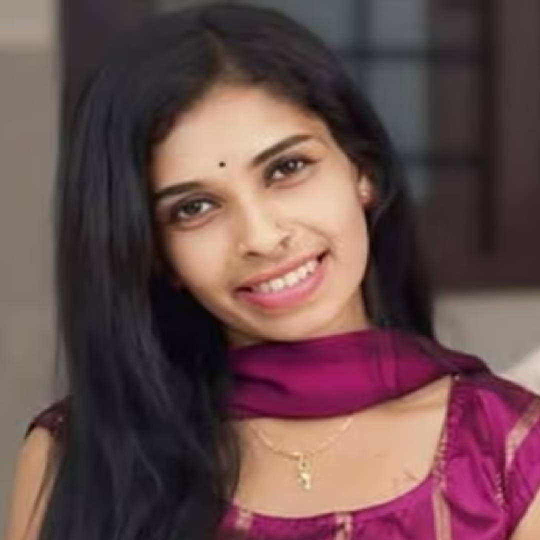 रिएलिटी शो बिग बॉस मल्याळमची सध्या खूप चर्चा आहे. मोहनलालच्या या शो मध्ये दिवंगत अभिनेता-कॉमेडियन कोल्लम सुधीची पत्नी रेणू सुधी स्पर्धक म्हणून सहभागी झालेली. कोल्लम गेल्यानंतर रेणूच्या आयुष्यात अनेक चढ-उतार आले. तिला सायबर बुलीचा सामना करावा लागला. स्वत:ला संपवण्याचा विचार सुद्धा तिच्या मनात आलेला. 