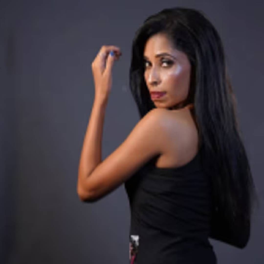 कोल्लमच्या मृत्यूनंतर काही काळाने रेणूने बोल्ड फोटोशूट केलं. यावरुन तिला सोशल मीडियावर मोठ्या प्रमाणात ट्रोल करण्यात आलं. रेणू त्यामुळे इतकी वैतागलेली की, आत्महत्येचे विचार तिच्या मनात यायचे. इतकच नाही रेणूबद्दल असं सुद्धा म्हटलं गेलेलं की, कोल्लमच्या मृत्यूनंतर तिने मुलाला एकट्याला सोडून दिलय. हे ती सहन करु शकली नव्हती. 