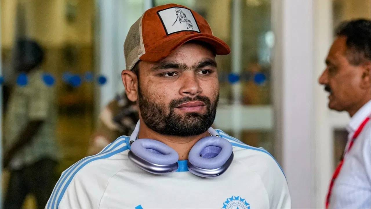 Rinku Singh : आशिया कपसाठी संघात निवड, पण एका 20 वर्षाच्या मुलासमोर रिंकूची अशी हालत, VIDEO पाहून वाढेल चिंता