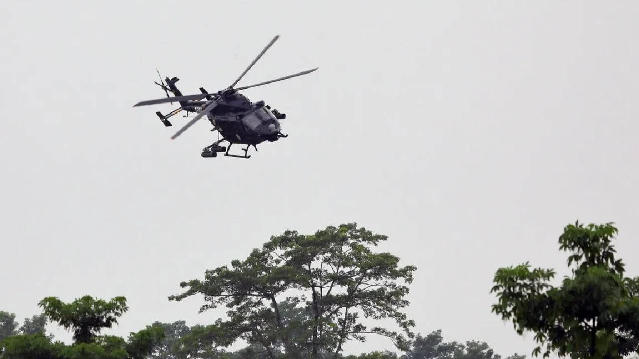 Kulgam Encounter : अतिरेक्यांचा मृत्यू अटळ, इंडियन आर्मीने पहिल्यांदाच रणांगणात उतरवलं 'रूद्र', या ब्रह्मास्त्रात असं काय खास? Kulgam Encounter : अतिरेक्यांचा मृत्यू अटळ, इंडियन आर्मीने पहिल्यांदाच रणांगणात उतरवलं 'रूद्र', या ब्रह्मास्त्रात असं काय खास?