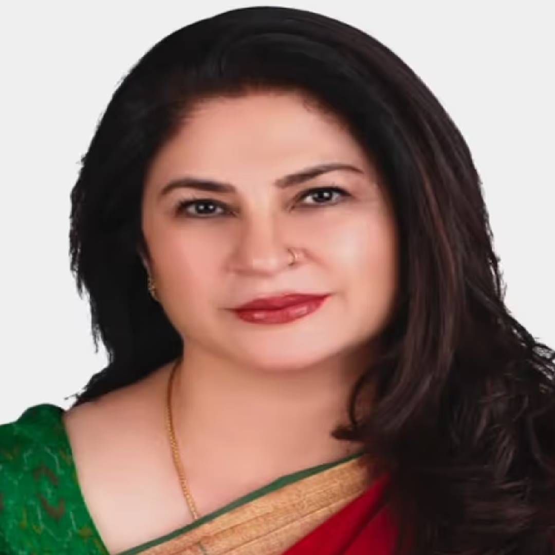 सलमानने प्रीमियरच्या रात्रीच कुनिका सदानंदच्या अफेअरची पोलखोल केली. दोघांमधील ट्यूनिंग पाहून असं वाटलं की, दोघे चांगले वाइब्स शेअर करतात. कुनिका घरात वादळ आणेल असा सलमान खानचा दावा आहे. घरात ती स्वत:च्या आणि इतरांच्या हक्कासाठी फाईट करेल. 