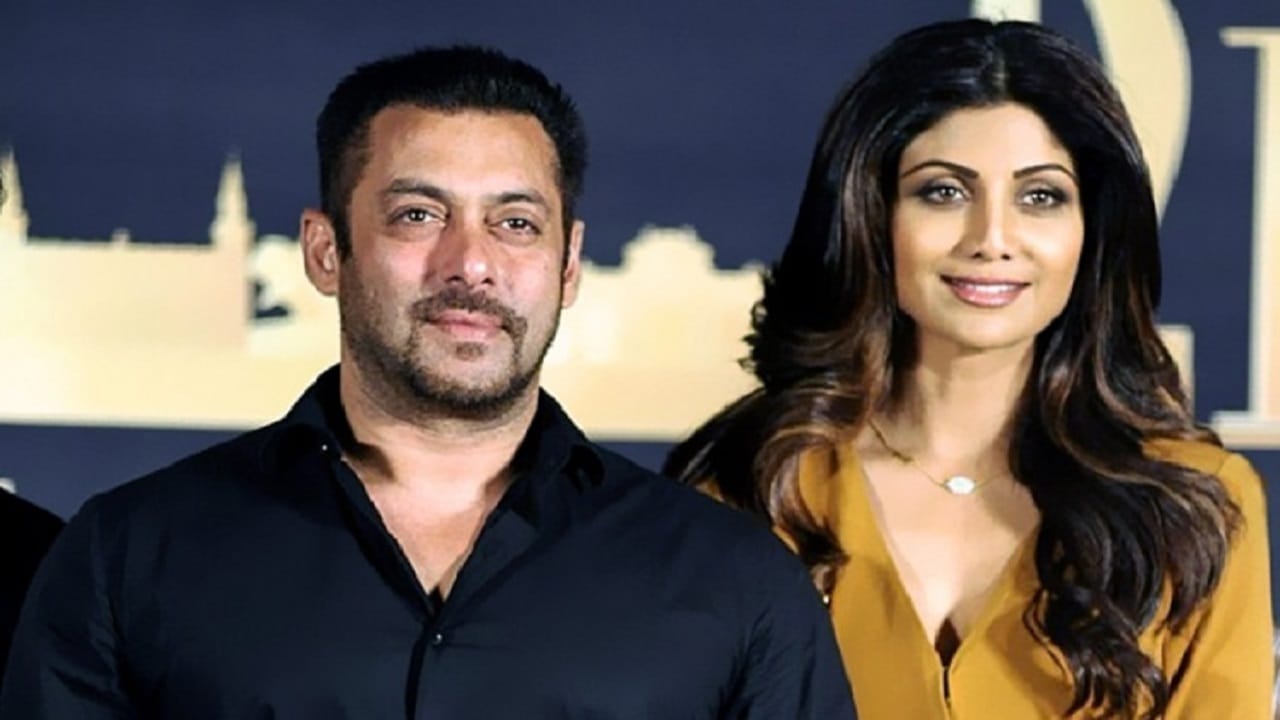 अभिनेता सलमान खान याच्यासोबत देखील शिल्पाच्या नावाच्या चर्चांनी जोर धरला होता. 90 च्या दशकात दोघांनी अनेक सिनेमांमध्ये एकत्र काम केलं. दरम्यान, आम्ही फक्त चांगले मित्र आहोत... सलमान कायम घरी यायचा पण आम्ही कधीच डेटवर गेलो नाही... असं देखील अभिनेत्री म्हणाली.