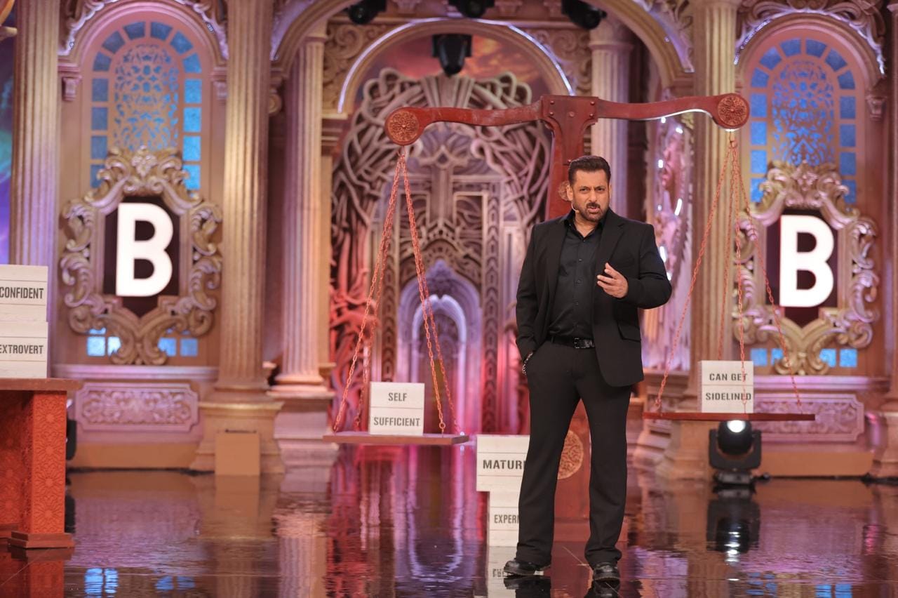 म्हणजे घरात होणारे वाद, भांडणं, टास्कबाबतचे सगळे निर्णय घरातील सदस्य घेतील. तसेच किचनमध्ये ‘बिग बॉस’चा हस्तक्षेप नसणार आहे. 