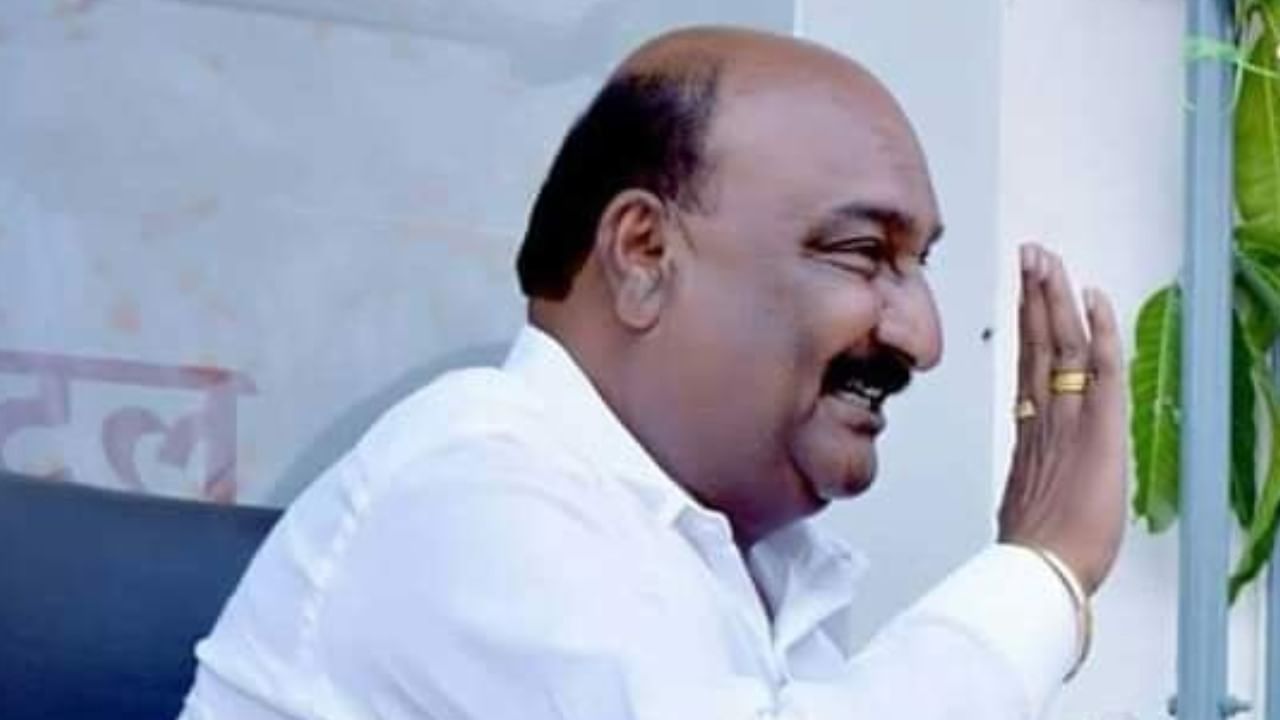 संदीपान भुमरेंच्या चालकाला 150 कोटींची जमीन कशी मिळाली? थेट महसूल विभाग करणार चौकशी संदीपान भुमरेंच्या चालकाला 150 कोटींची जमीन कशी मिळाली? थेट महसूल विभाग करणार चौकशी