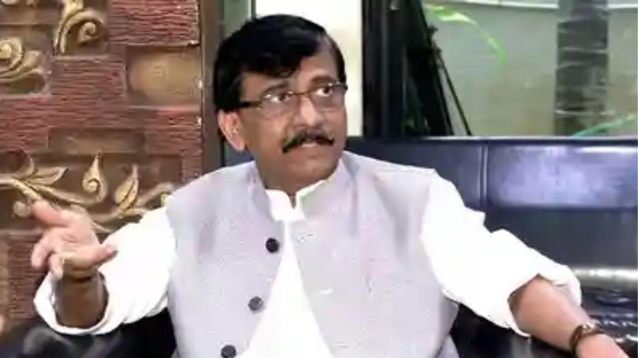 फडणवीस शाकाहारी आहेत का? राऊतांचा खोचक सवाल फडणवीस शाकाहारी आहेत का? राऊतांचा खोचक सवाल