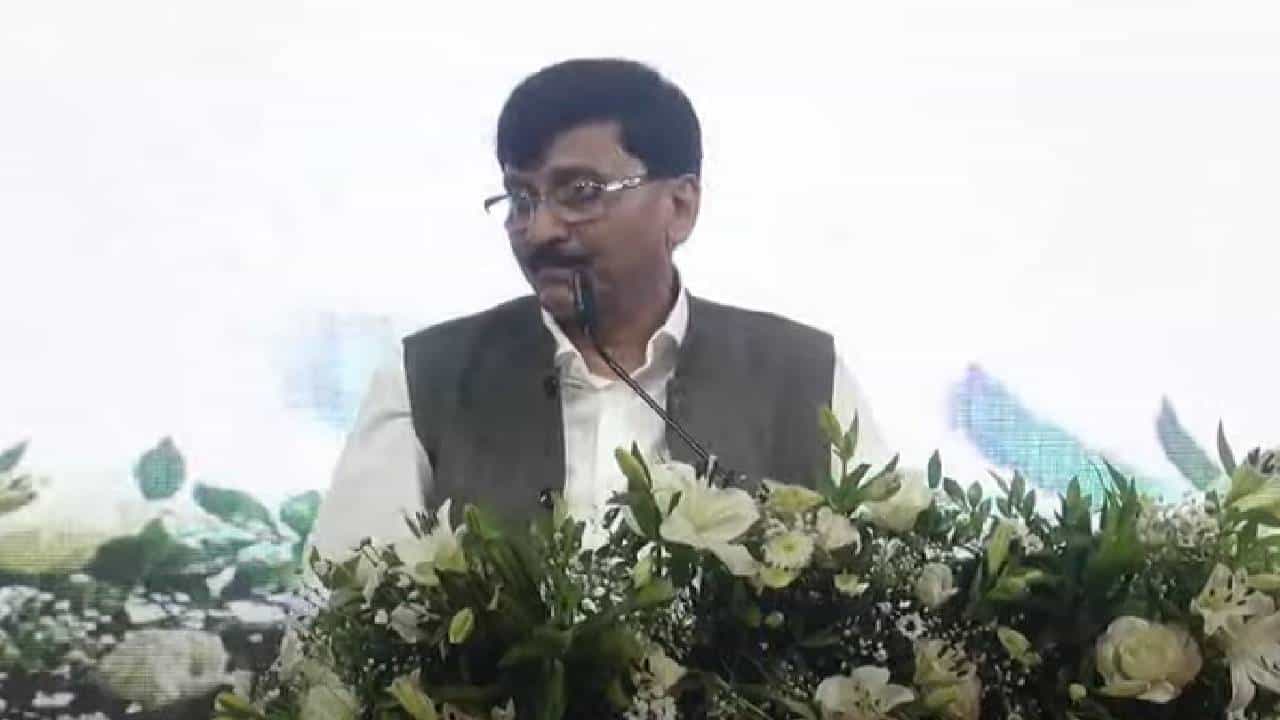हा महाराष्ट्र अदानी, अंबानीने निर्माण केला नाही, संजय राऊत यांचा घणाघात