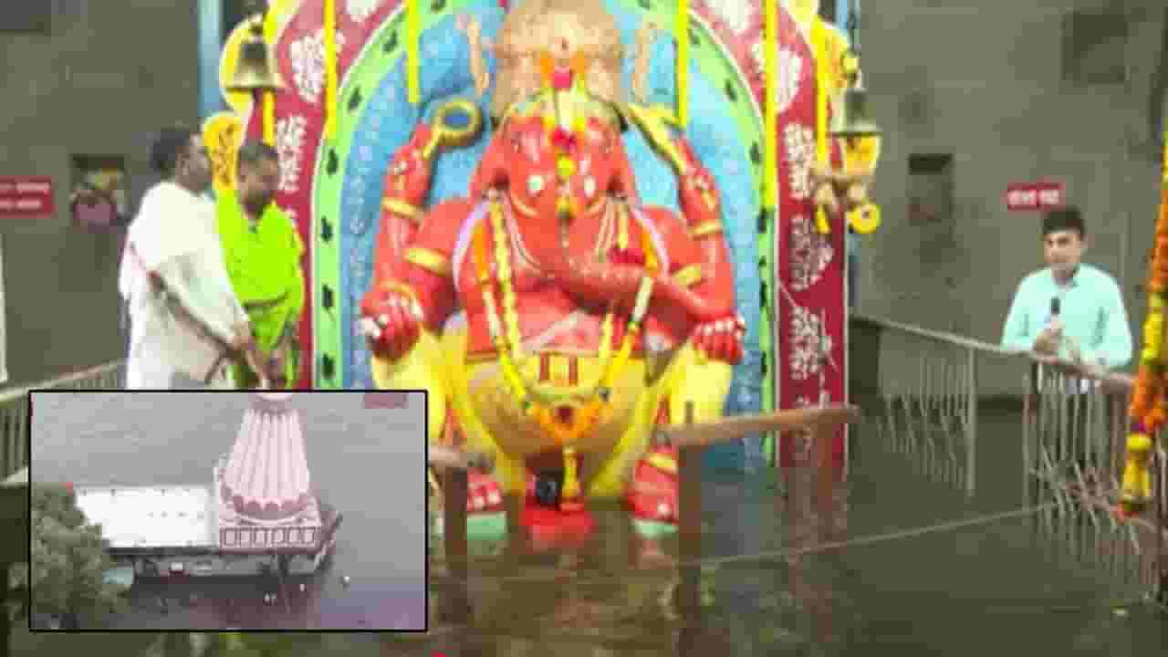 Satara Video : देवाच्या पायापर्यंत पाणी... चारही बाजूने वेढा, साताऱ्यातील वाईच्या गणपतीला पावसाचा फटका