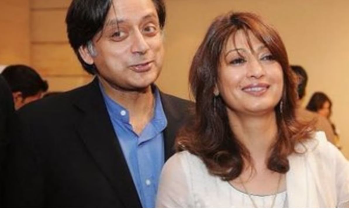 काँग्रेस नेते शशी थरुर यांचा दुसरे लग्न कॅनाडा राजकीय अधिकारी क्रिस्टा जाईल्स यांच्याशी झाले. त्यांचे लग्न साल २००७ मध्ये झाले आणि साल २०१० मध्ये त्यांचा घटस्फोट झाला.थरुर यांचे लग्न खुपच चर्चेत होते. प्रेमाला सीमांचे बंधन नसते असे या नेत्यांची प्रेमप्रकरण पाहून वाटते. 