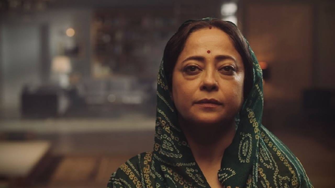 "मला असं वाटतं की आता मुलांना जन्मालाच घालू नये. मला अनेकदा माझ्या मुलीसाठी सेटवरून पळत घरी यावं लागलं. एकेकाळी मी बऱ्याच चांगल्या प्रोजेक्ट्सनाही नकार दिला. जेणेकरून मी माझी मुलगी नूरची देखभाल करू शकेन", असं ती पुढे म्हणाली. 
