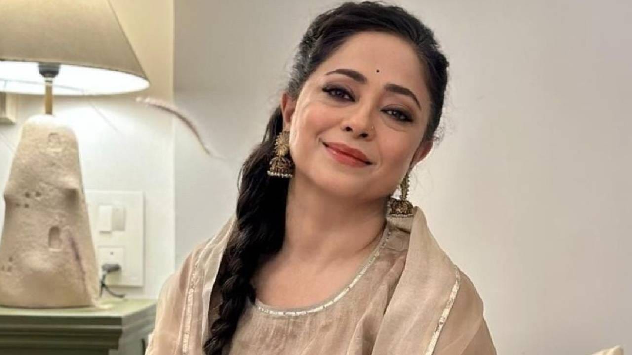 अभिनेत्री शीबा चड्ढा ही बॉलिवूड आणि टेलिव्हिजन इंडस्ट्रीतील लोकप्रिय अभिनेत्री आहे. तिने पडद्यावर आई, बहीण आणि पत्नी अशा विविध भूमिका अत्यंत चोख साकारल्या आहेत. शीबा खऱ्या आयुष्यातसुद्धा एका मुलीची आई आहे. परंतु मुलीचं एकटीनेच पालनपोलष करणं खूप कठीण असल्याची भावना तिने व्यक्त केली. 
