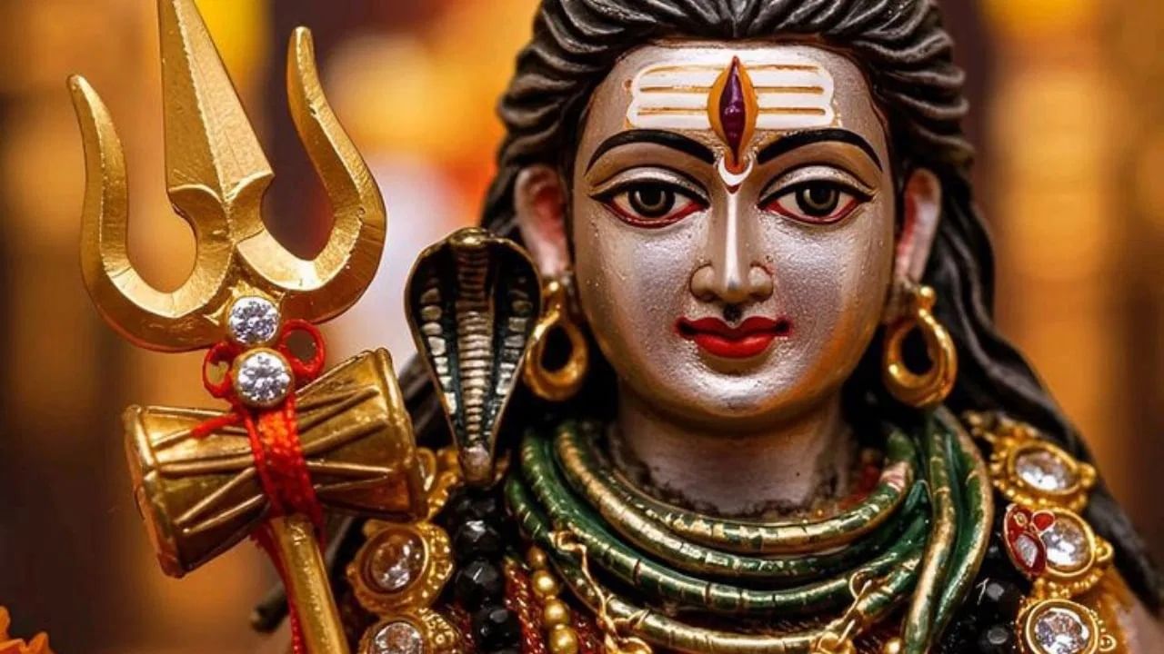 जर तुम्हालाही शिवमंदिराचे स्वप्न पडले असेल तर सकाळी उठून 'ॐ नमः शिवाय' चा जप करा. तसेच, काही वेळ भगवान शिवाचे ध्यान करा. त्या दिवशी एखाद्या गरजू व्यक्तीला दान करा. स्वप्नात पाहिलेल्या मंदिराला भेट देण्याचा प्रयत्न करा.