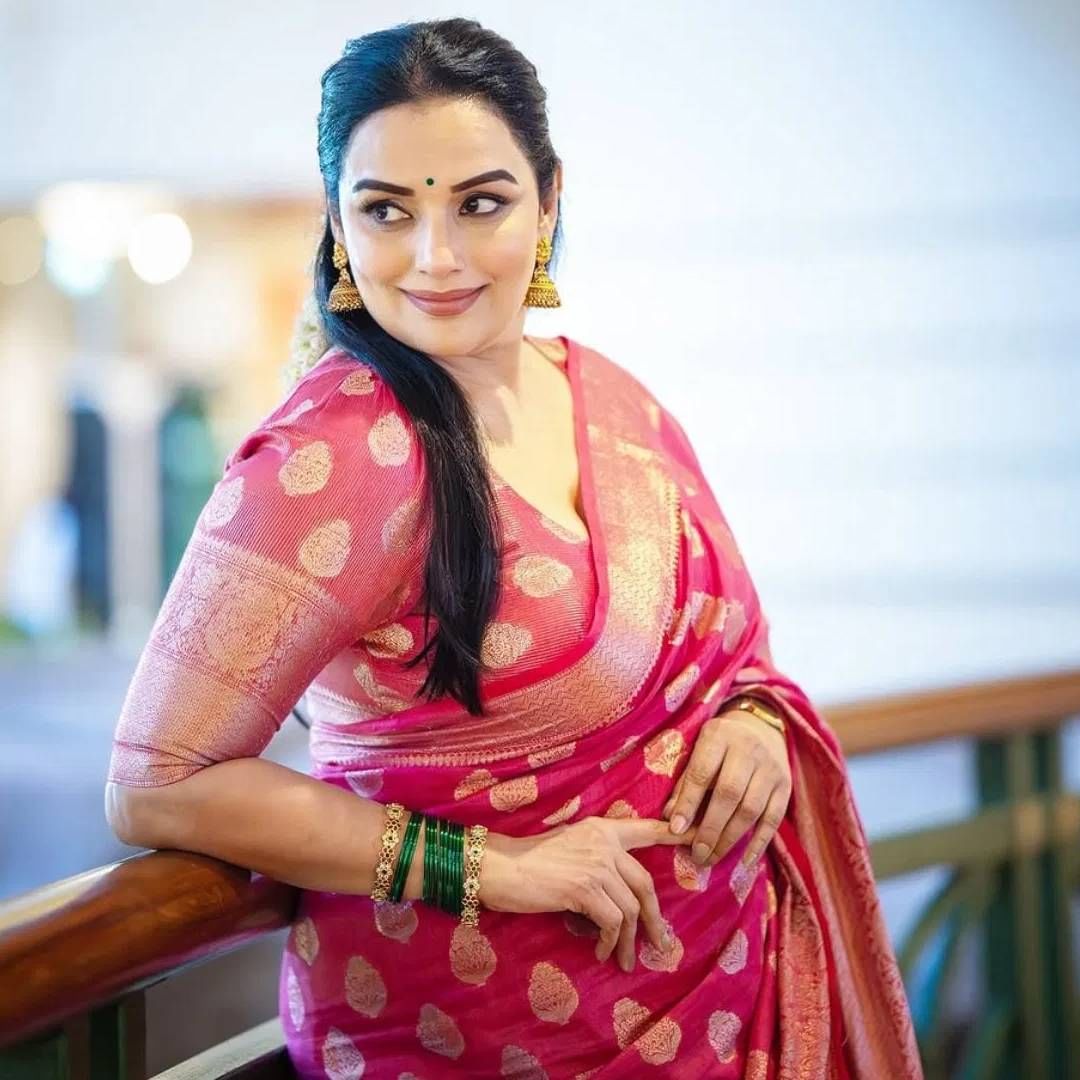 श्वेताच्या पर्सनल लाइफबद्दल बोलायचं झाल्यास तिचं पहिलं लग्न  2004 मध्ये बॉबी भोंसलेसोबत झालेलं. 2007 साली दोघांचा घटस्फोट झाला. त्यानंतर 2011 साली तिने श्रीवल्सन मेनन सोबत दुसरं लग्न केलं. या जोडप्याला एक मुलगी आहे. 