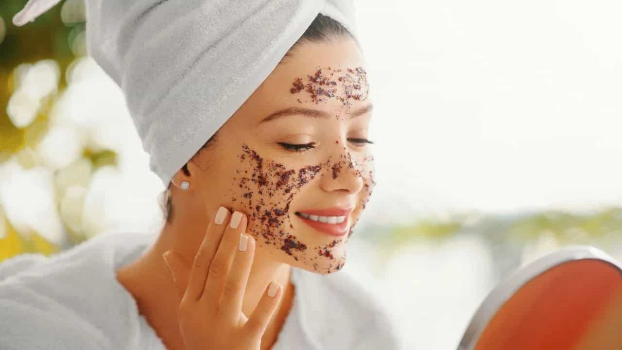 टॅनिंगची समस्या दूर करण्यासाठी फॉलो करा या सोप्या ट्रिक्स.....