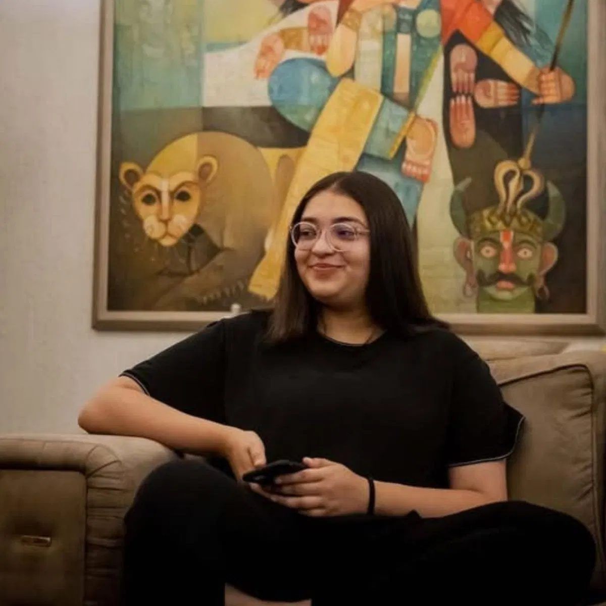 जोइशचे इन्स्टाग्राम अकाऊंट खासगी असले तरी तिची आई स्मृती इराणी किंवा तिचे मित्र अनेकदा तिचे फोटो शेअर करत असतात. तिचे स्टायलिश लुक्स नेहमीच सोशल मीडियावर चर्चेत असतात.