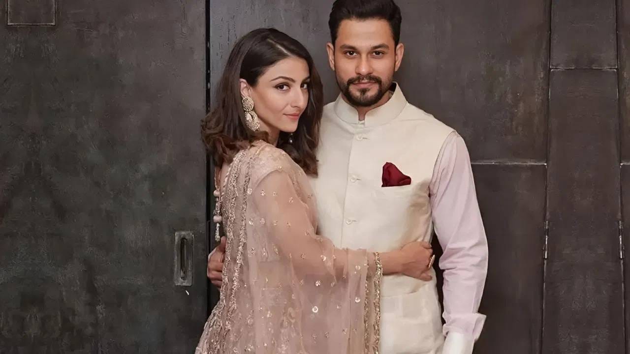 सैफ अली खानची धाकटी बहीण, अभिनेत्री  सोहा अली खान हिने अभिनेता कुणाल खेमूशी लग्न केले. हे लग्न 2015 साली झालं. सोहा अली 46 वर्षांची आहे तर तिचा पती कुणाल सध्या 42 वर्षांचा आहे. ही अभिनेत्री तिच्या पतीपेक्षा चार वर्षांनी मोठी आहे.