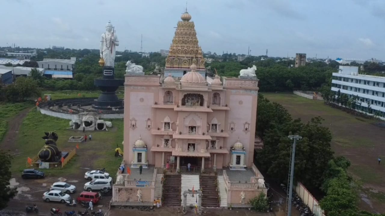 यावेळी काशी पिठाचे जगद्गुरू डॉ. मल्लिकार्जुन शिवाचार्य महास्वामी यांनी स्वतः पंचमुखी शिवलिंगाला रुद्राभिषेकासह तपोअनुष्ठान केले. तसेच, त्यांच्या हस्ते श्रावण मासानिमित्त रुद्राभिषेक, सहस्त्रबिल्वार्चन आणि महाआरती असे विधीही संपन्न झाले.