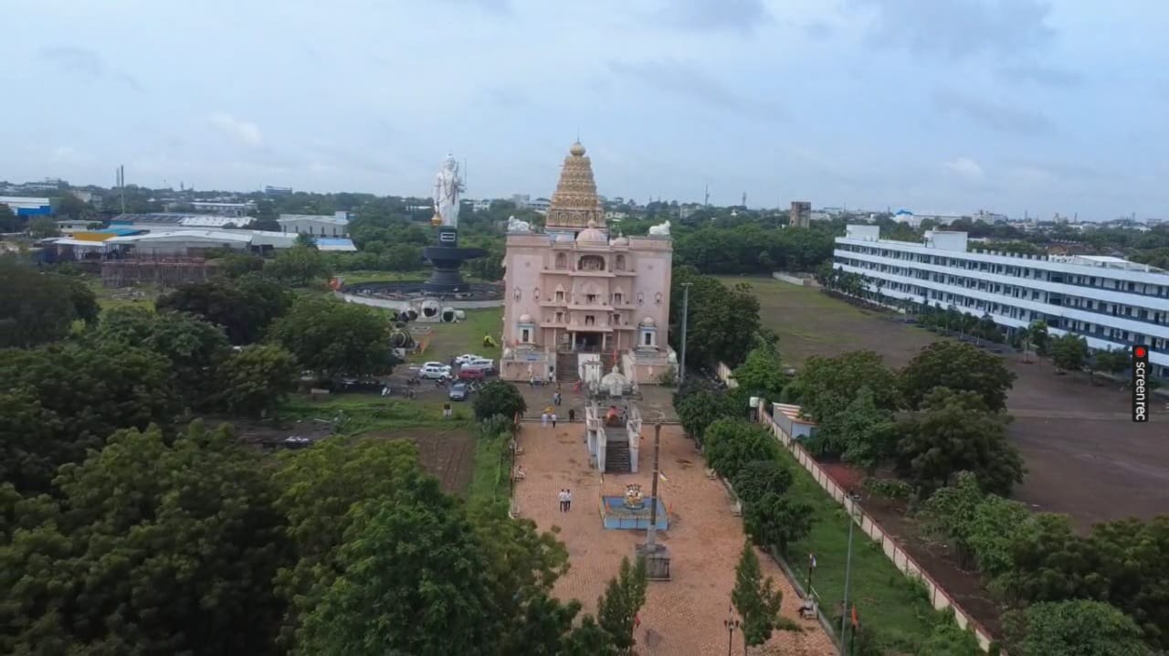 हे पंचमुखी परमेश्वर लिंग पंचमहाभूतांचे प्रतीक मानले जाते. या शिवलिंगाच्या निर्मितीमागील उद्देश सांगताना, हे शिवलिंग गुरुंनीच स्थापन केले असल्याचे सांगण्यात आले. या विशेष कार्यक्रमाचे विहंगम दृश्य टिपण्यासाठी ड्रोनचा वापर करण्यात आला.