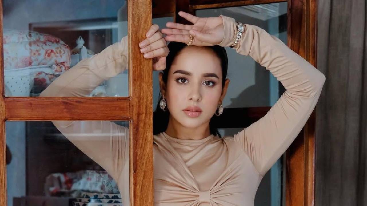 प्रसिद्ध पंजाबी गायिका आणि अभिनेत्री सुनंदा शर्मा तिच्या सुरेल गायनासाठी ओळखली जाते. आता नुकत्याच दिलेल्या एका मुलाखतीत सुनंदा तिच्या खासगी आयुष्याबद्दल मोकळेपणे व्यक्त झाली. 
