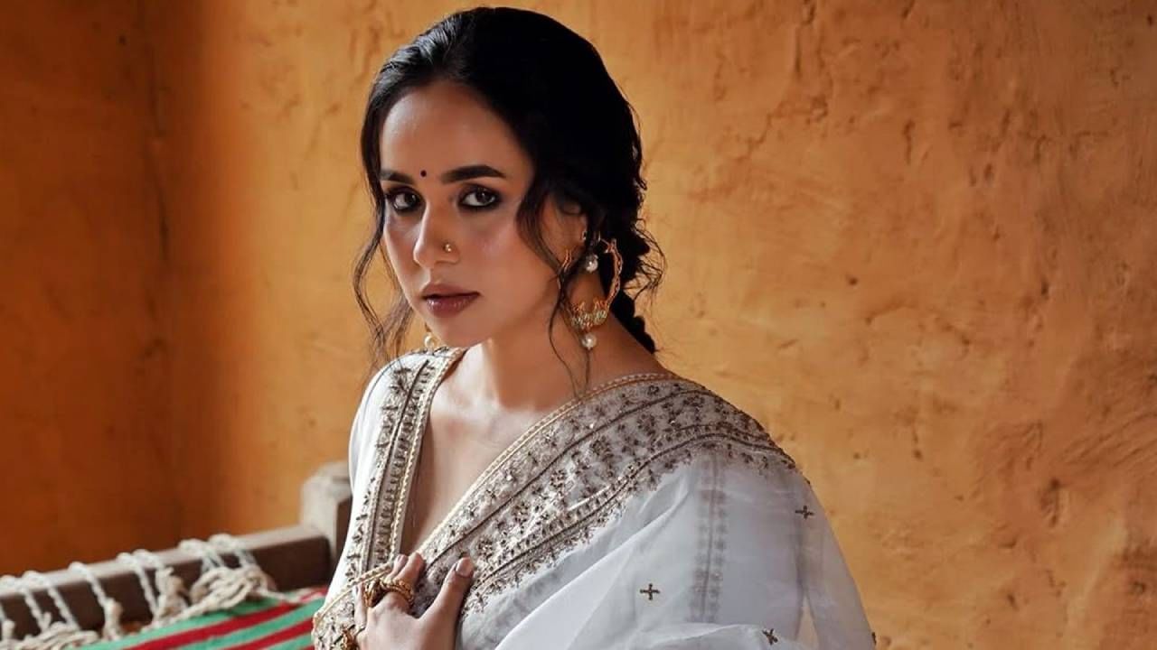 मासिक पाळीविषयी मोकळेपणे बोलताना आजही अनेक महिलांना संकोच जाणवतो. याविषयी आजही तितक्या मोकळेपणे बोललं जात नाही. त्यामुळे सुनंदाने केलेल्या या खुलासावर नेटकऱ्यांकडून विविध प्रतिक्रिया येत आहेत. 
