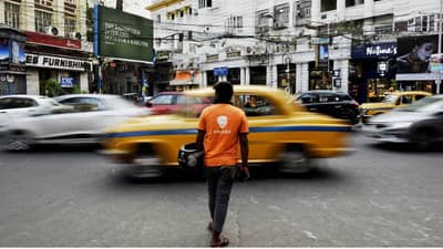 स्विगीवरुन जेवण मागवताय, खिशाला पडणार चाट, प्रत्येक ऑर्डरमागे इतके जादा शुल्क