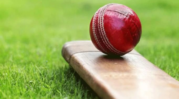 महिलांच्या टी-20 सामन्यात हा अजब प्रकार समोर आला आहे. या सामन्यात एकूण 11 खेळाडूंपैकी तब्बल 10 खेळाडू हे शून्यावर बाद झाले आहेत. एकाही खेळाडूला धावा करता आलेल्या नाहीत.