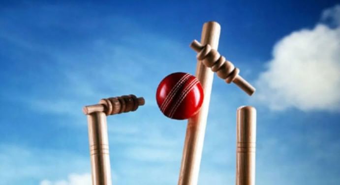 विशेष म्हणजे समोरचा दहा खेळाडू शून्यावर बाद झाल्यामुळे विरोधी संघाने हा सामना फक्त 2 चेंडूंमध्ये जिंकला आहे. त्यामुळेच या सामन्याची आता सगळीकडे चर्चा होत आहे. हा सामना नेमका कुठे खेळवला गेला असे विचारले जात आहे.