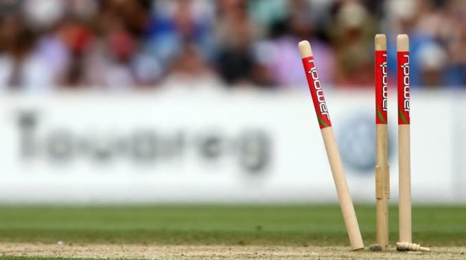 त्यामुळे विरोधी संघाला एकूण चार धावांचे टार्गेट होते. समोरच्या संघाने अवघ्या दोन चेंडूंमध्ये हे टार्गेट पूर्ण केले आणि दणदणीत विजय मिळवला. याच सामन्याची सध्या सगळीकडे चर्चा होत आहे. 