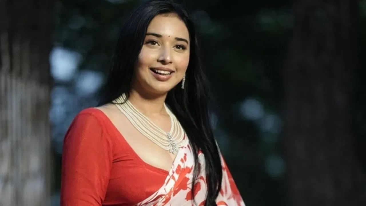 तान्या मित्तल ही मध्य प्रदेशातील ग्वाल्हेरची रहिवासी आहे आणि तिने खूप कमी वेळात खूप लोकप्रियता मिळवली आहे. लोकप्रियतेसोबतच तिच्याकडे संपत्तीचीही कमतरता नाही. सोशल मीडियावर देखील ती कायम सक्रिय असते. 