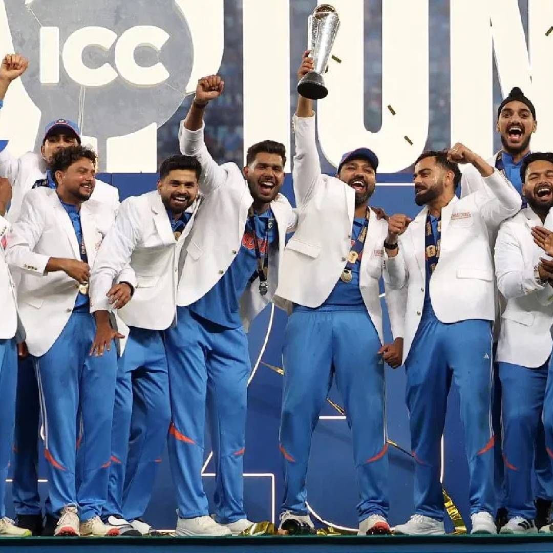 वनडे क्रिकेटमध्ये 14 हजार आणि 11 हजार धावा करणाऱ्या विराट कोहली आणि रोहित शर्माला टीम इंडियात स्थान मिळवण्यासाठी संघर्ष करावा लागेल असा कदाचितच कोणी विचार केला असेल?. ते सुद्धा चॅम्पियन्स ट्रॉफी जिंकल्यानंतर काही महिन्यात. (Photo: Getty Images)