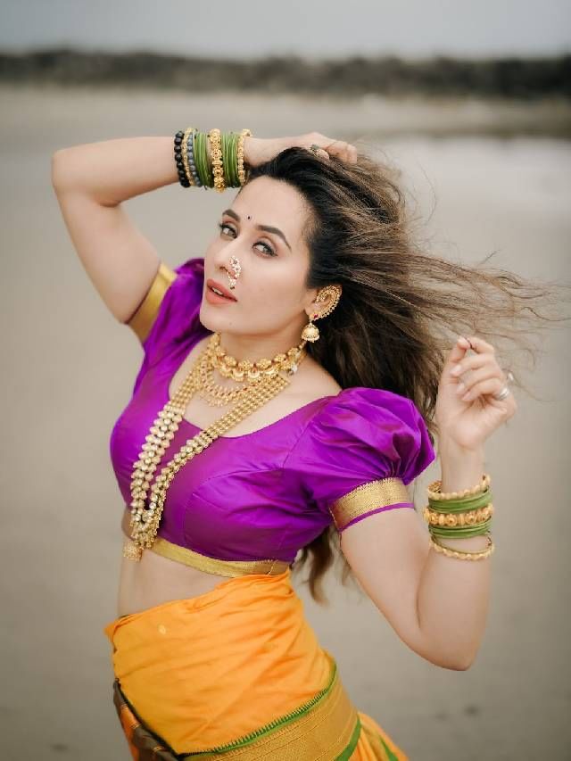 सण आयलाय गो नारळी पुनवचा..; अभिनेत्रीचा कोळी पेहराव चर्चेत सण आयलाय गो नारळी पुनवचा..; अभिनेत्रीचा कोळी पेहराव चर्चेत