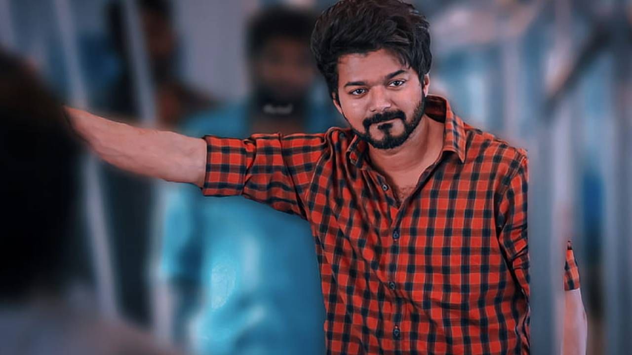 थलापती विजय: तमिळ चित्रपटसृष्टीतील मेगास्टार जोसेफ विजय चंद्रशेखर उर्फ ​​थलापती विजय हाही बक्कळ फी घेतो. द ग्रेटेस्ट ऑफ ऑल टाईम - हा त्याचा शेवटचा चित्रपट होता. विजय त्यांच्या प्रत्येक चित्रपटासाठी 130 ते 275  कोटी रुपये फी आकारतो. 