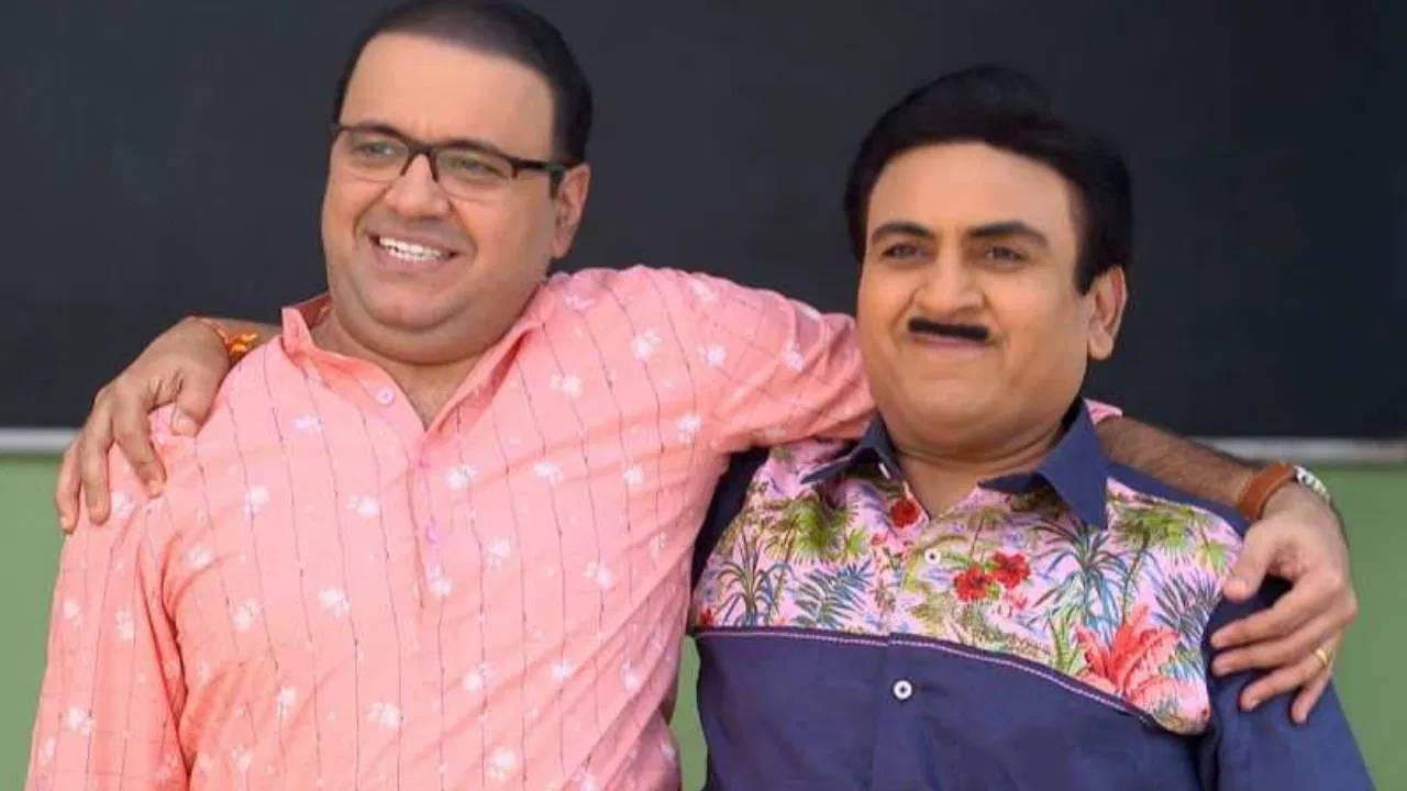 Taarak Mehta Ka Ooltah Chashmah : 'तारक मेहता का उल्टा चश्मा' या मालिकेने प्रेक्षकांच्या हृदयात विशेष जागा मिळवली आहे. या शोमधील प्रत्येकाची भूमिका, प्रत्येक पात्र लोकांना खूप आवडतं. जेठालाल आणि भिडेचं पात्र या दोघांना तर लोकांची प्रचंड पसंती मिळते. (फोटो क्रेडिट - TMKOC)