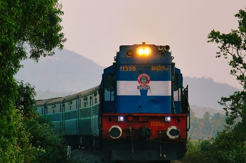 रिटर्न तिकीटवर केवळ बेस फेअरवर २० टक्के सुट मिळणार आहे. तिकीट दोन्ही प्रवासात एकाच श्रेणीची तिकीटे काढावी लागणार आहेत. एकच श्रेणी, ट्रेन, प्रवासी आणि मार्गाचा निश्चित असणे अनिर्वाय आहे.