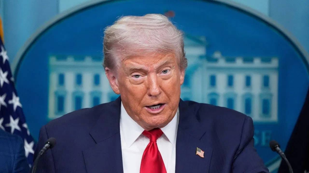 ट्रम्प यांनी दावा केलेला की, या चर्चेनंतर Apple अमेरिकेत आपलं उत्पादन वाढवेल. ट्रम्प असं सुद्धा म्हणालेले की, "आम्हाला भारतात प्लांट सुरु करण्यात अजिबात रस नाही. भारत आपली काळजी घेऊ शकतो" पण प्रत्यक्षात Apple ने ट्रम्प यांच्या धमकीला न जुमानता भारतात आपलं उत्पादन वाढवलं आहे. 